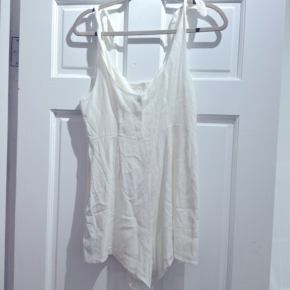 Ivory Romper - Picture 2 of 5